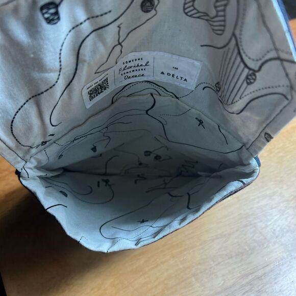 Delta One Someone Somewhere Toiletry Pouch Made By Artisan Communities in Mexico - Picture 7 of 7